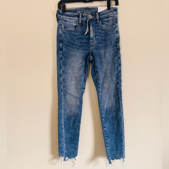American Eagle Outfitters Denim - American Eagle Hi rise Jeggings next level stretch frayed hem size 6 Short NWT